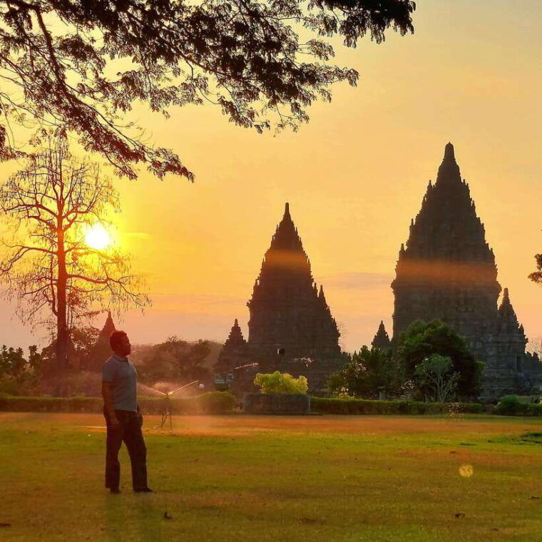 yogyakarta-borobudur-sunrise-tour-free-drone-footage