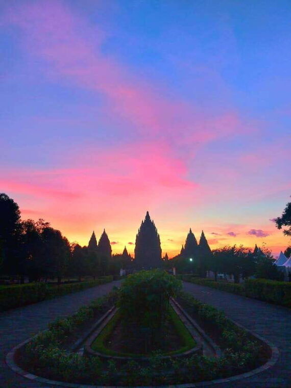 yogyakarta-borobudur-sunrise-tour-free-drone-footage