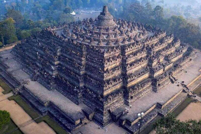 yogyakarta-borobudur-temple-and-mendut-temple