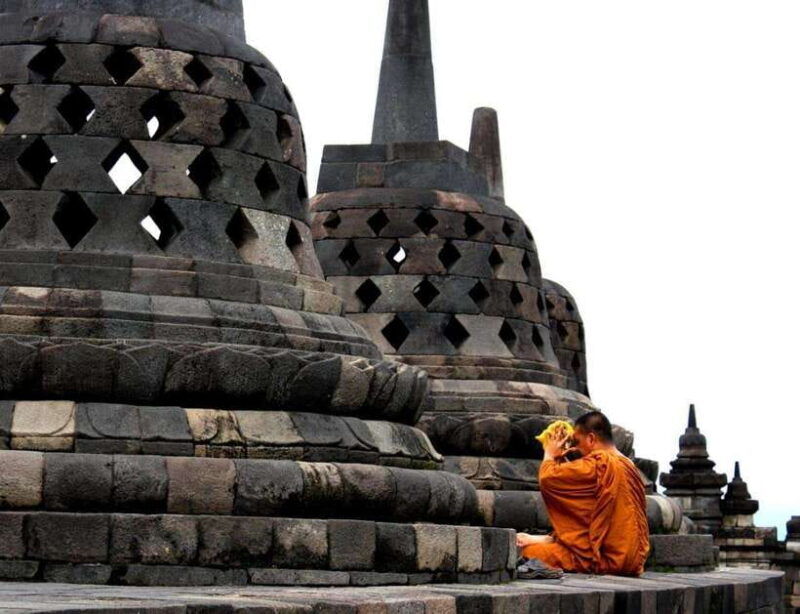 yogyakarta-borobudur-temple-and-mendut-temple