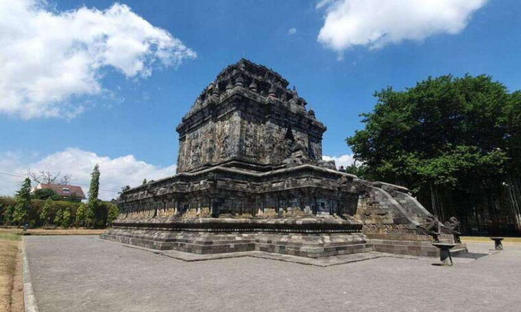 yogyakarta-borobudur-temple-and-mendut-temple
