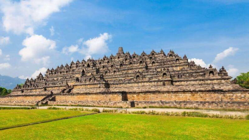 yogyakarta-borobudur-temple-and-prambanan-temple