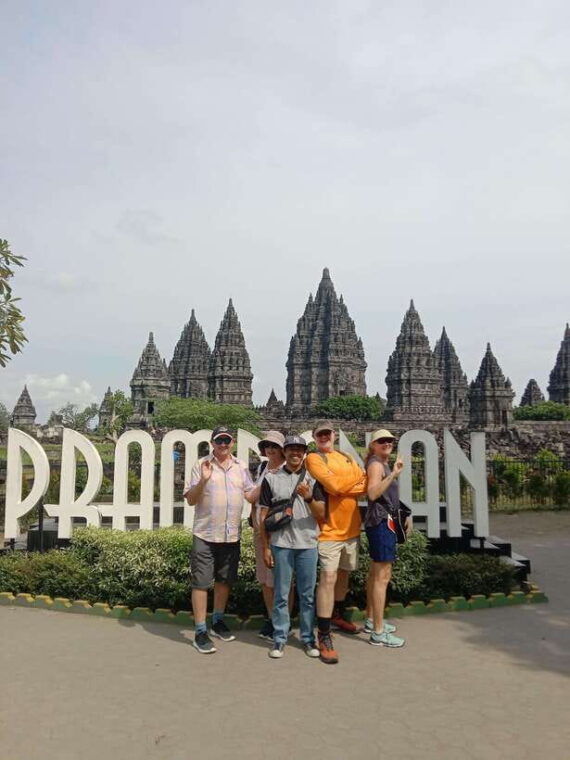 yogyakarta-borobudur-temple-and-prambanan-temple