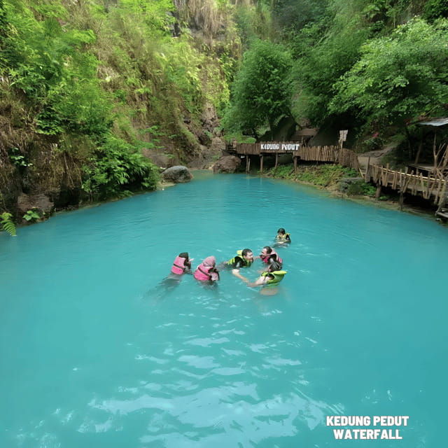 yogyakarta-borobudur-temple-and-waterfall-tour