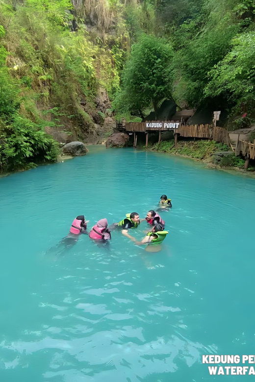 yogyakarta-borobudur-temple-and-waterfall-tour