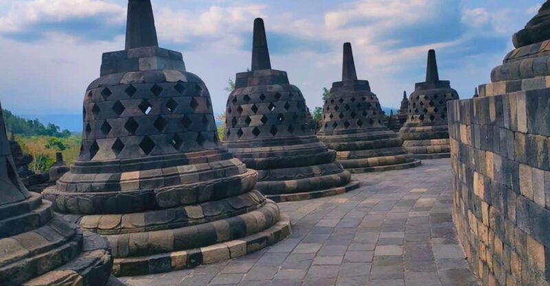 yogyakarta-borobudur-temple-half-day-tour-with-climb-up