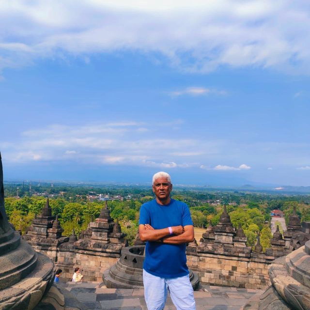 yogyakarta-borobudur-temple-half-day-tour-with-climb-up