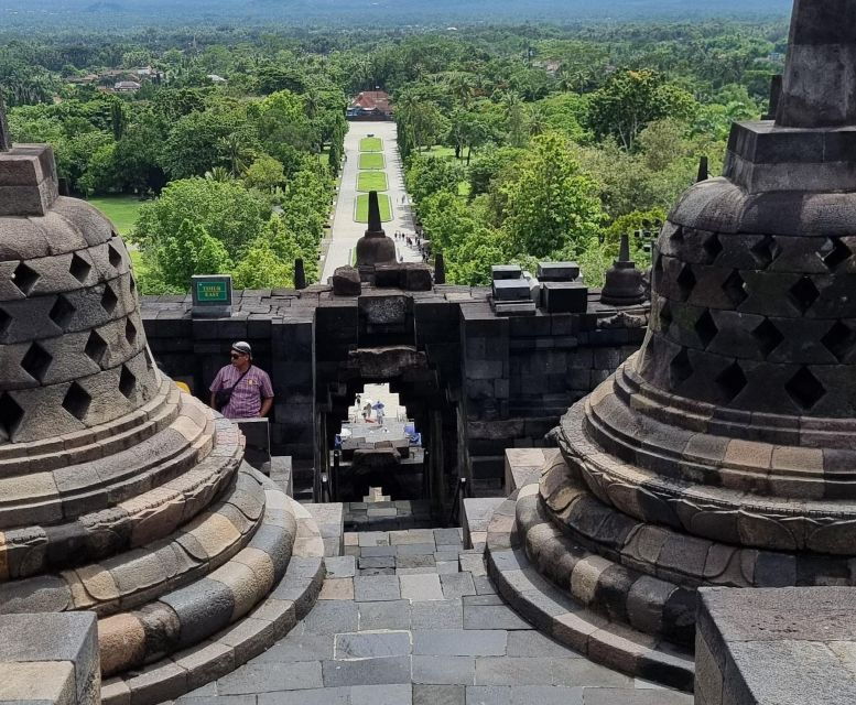 yogyakarta-borobudur-temple-half-day-tour-with-climb-up