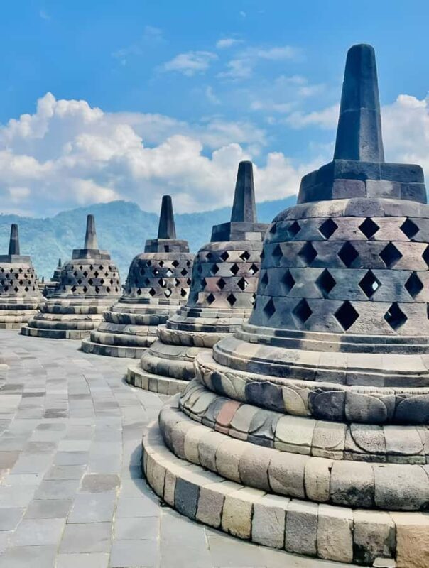 Yogyakarta: Borobudur Temple & Setumbu Hill Sunrise Tour - Experience the Magic of Yogyakarta: Borobudur Temple & Setumbu Hill Sunrise Tour