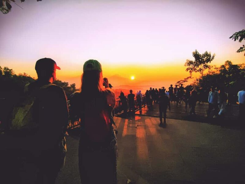 Yogyakarta: Borobudur Temple & Setumbu Hill Sunrise Tour - Practical Details and Logistics