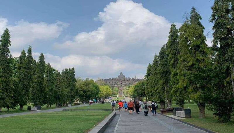 yogyakarta-borobudur-temple-tour-with-hotel-pickup