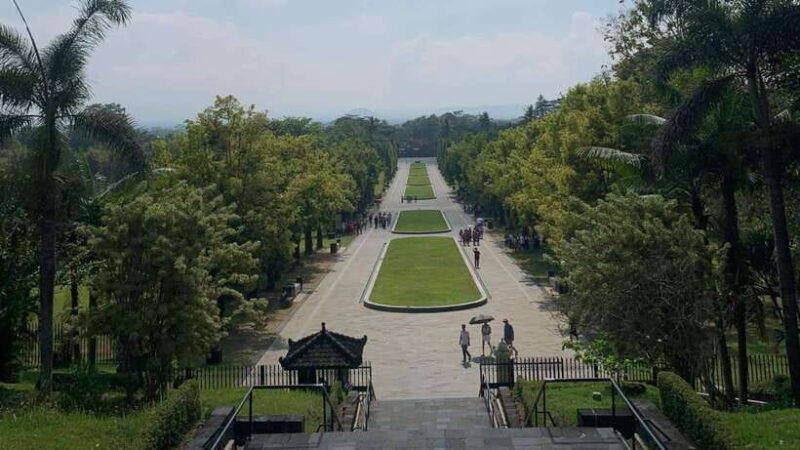 yogyakarta-borobudur-temple-tour-with-hotel-pickup