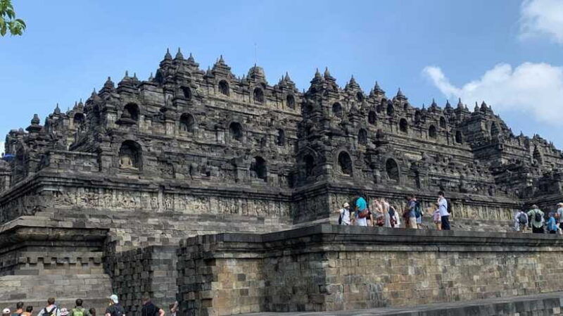 yogyakarta-borobudur-temple-tour-with-hotel-pickup