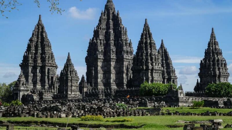 YOGYAKARTA ;BOROBUDUR TEMPLE,JEEP MERAPI VULCANO,PRAMBANAN. - Discovering Yogyakarta’s Temples: Depth and Detail