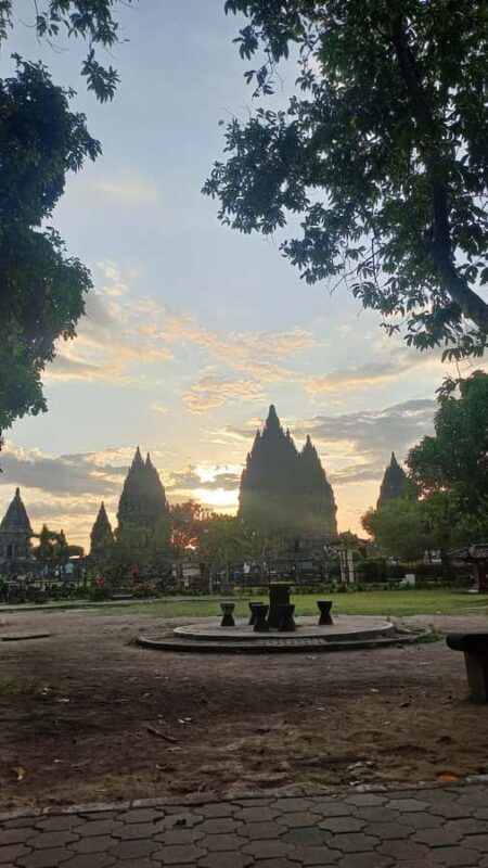 YOGYAKARTA BOROBUDUR Top structure AND PRAMBANAN TEMPLES - Value and Practicalities