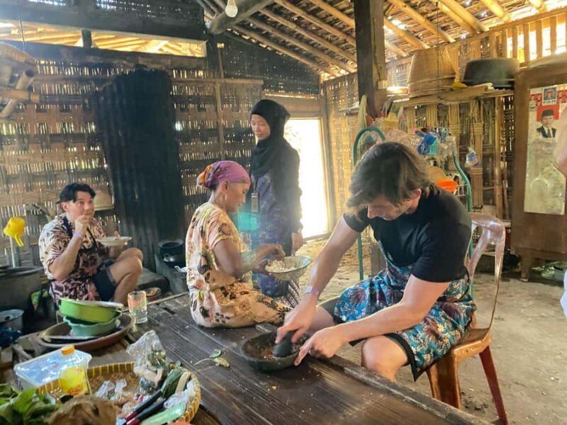 Yogyakarta: Borobudur Village Cycling Tour+Eco Cooking Class - Key Points