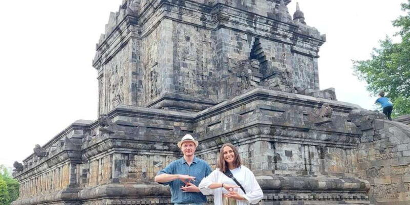 yogyakarta-borobudur-vip-climb-up-and-prambanan-temple-tour