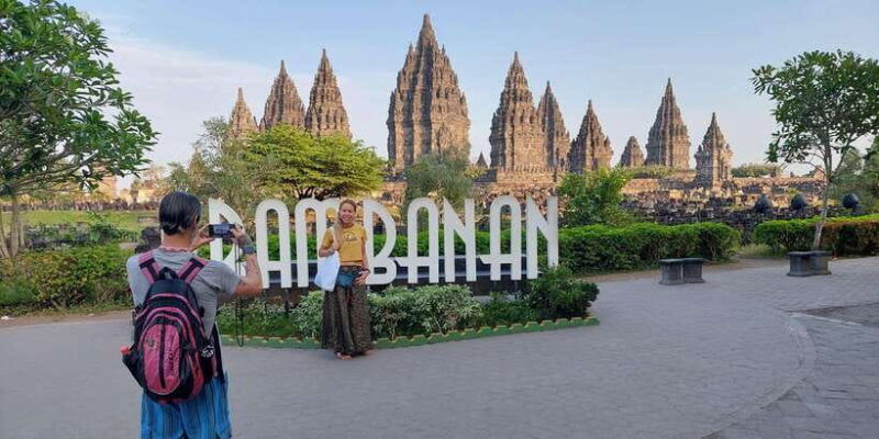 yogyakarta-borobudur-vip-climb-up-and-prambanan-temple-tour