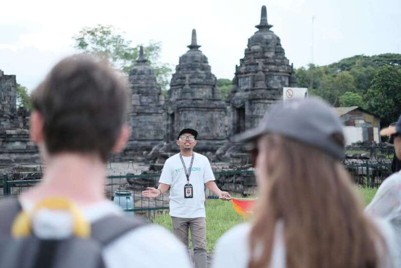 yogyakarta-borobudur-yard-and-prambanan-temple-tour