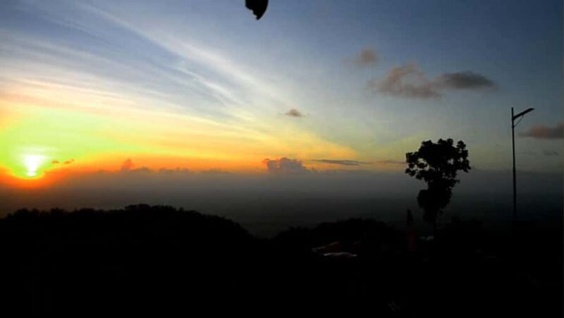 Yogyakarta: Candi Ijo Sunrise Hike and Breakfast Tour - Logistics and Practical Tips