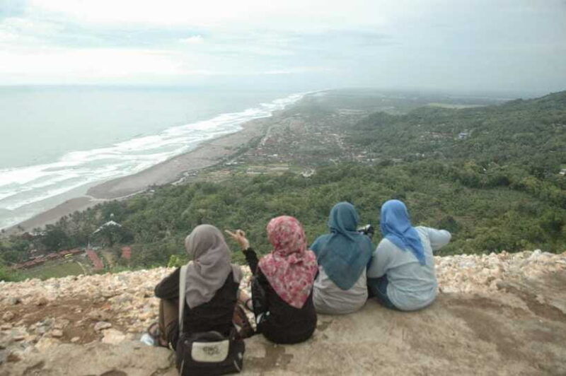 yogyakarta-cave-and-beach-tour-with-private-car-driver
