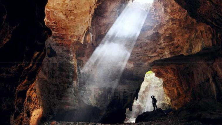 yogyakarta-cave-and-beach-tour-with-private-car-driver