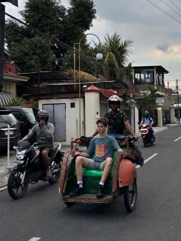 Yogyakarta: City Highlights with Pedicab and Guided Tours - Key Points