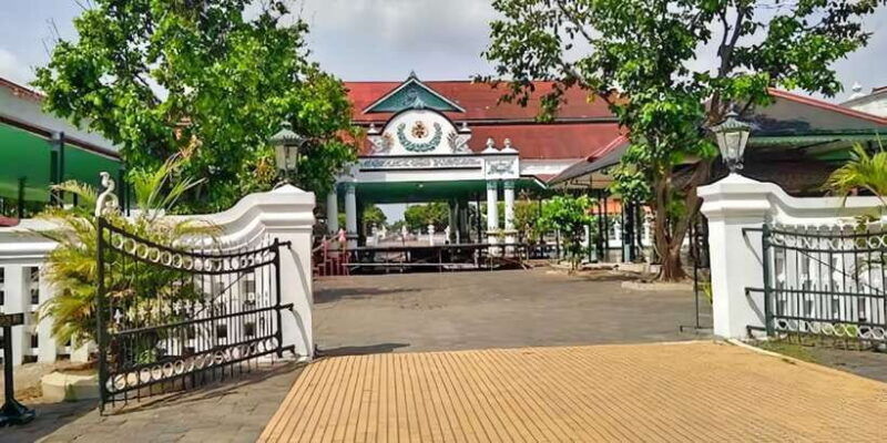 yogyakarta-city-tour-prambanan-borobudur-keraton-palace