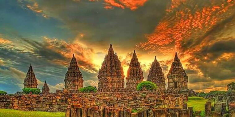 yogyakarta-city-tour-prambanan-borobudur-keraton-palace