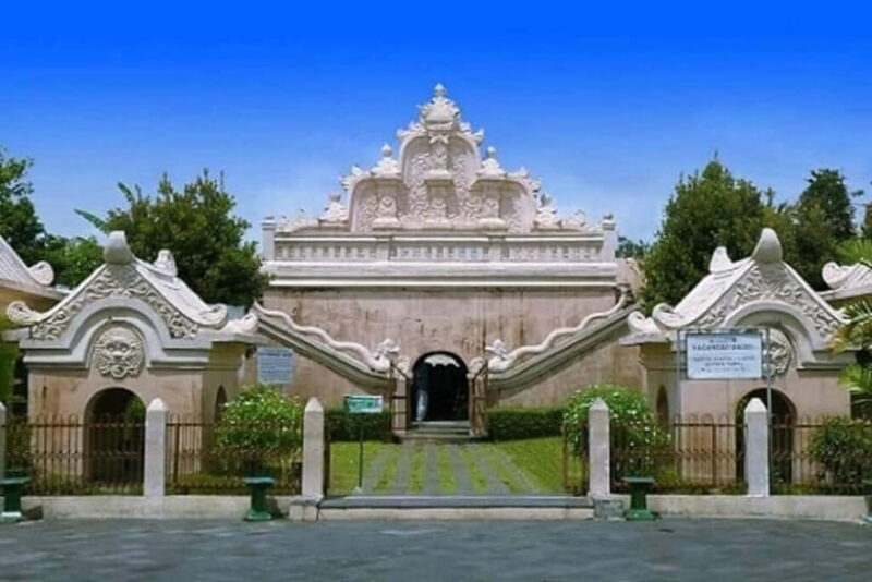 YOGYAKARTA CITY TOUR,SULTAN PALACE,WATER CASTLE AND CRAFTS. - The Cultural Gems: Palace, Water Castle, Crafts, and Kota Gede