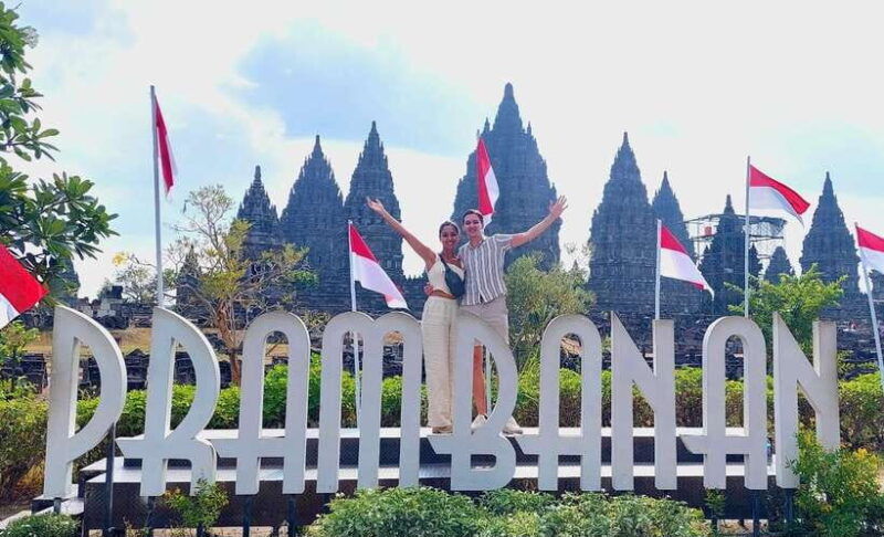 yogyakarta-climbing-the-borobudur-structure-and-prambanan-temple