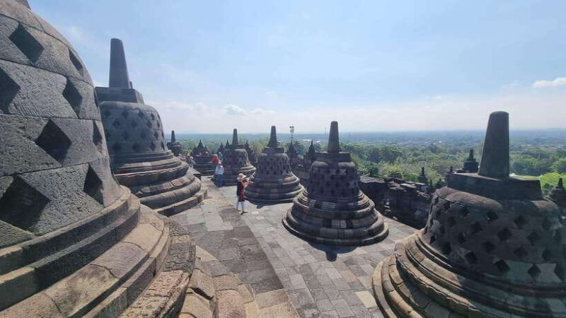 yogyakarta-climbing-the-borobudur-structure-and-prambanan-temple