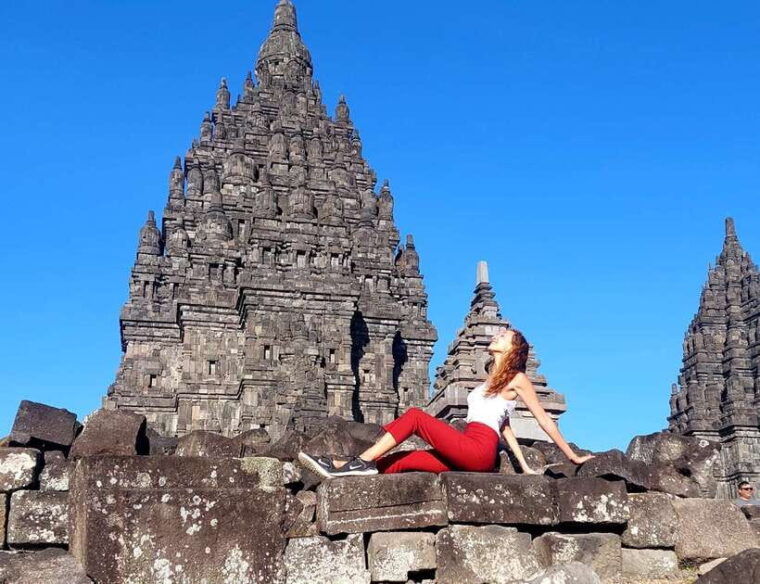 yogyakarta-climbing-the-borobudur-structure-and-prambanan-temple