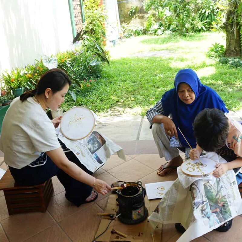 Yogyakarta: Contemporary Batik Workshop with Natural Dyeing - Key Points