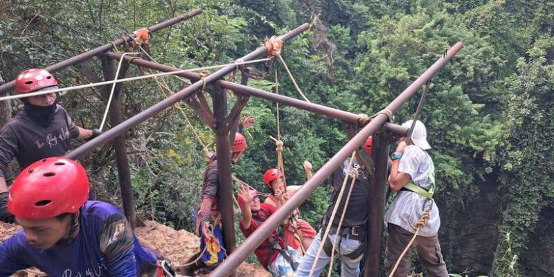 yogyakarta-discover-jomblang-cave-prambanan-temple
