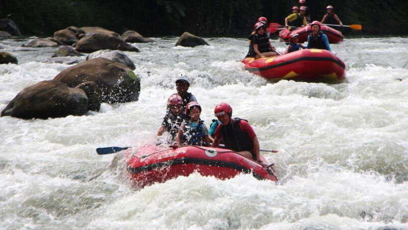 yogyakarta-elo-white-water-rafting-with-12km-distance