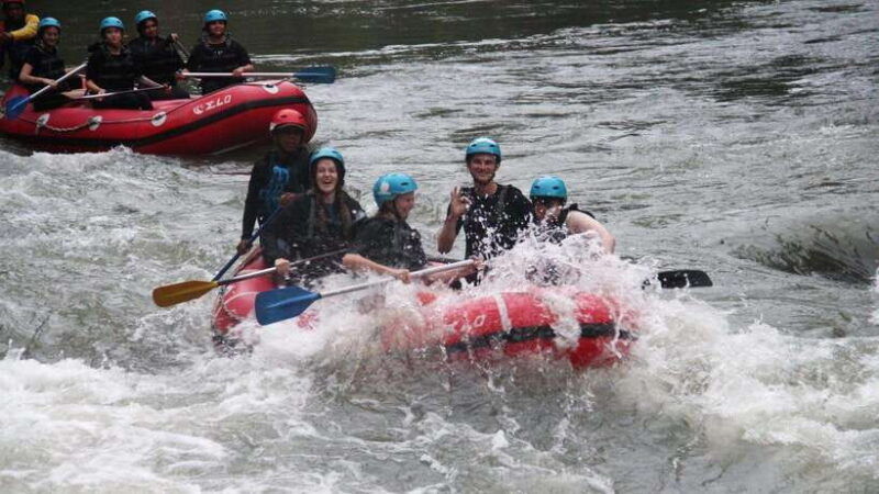 yogyakarta-elo-white-water-rafting-with-12km-distance