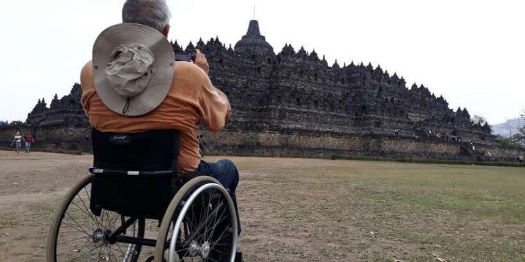 yogyakarta-experience-one-day-tour-borobudur-and-prambanan