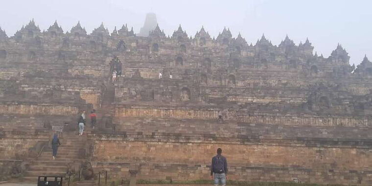 yogyakarta-experience-one-day-tour-borobudur-and-prambanan