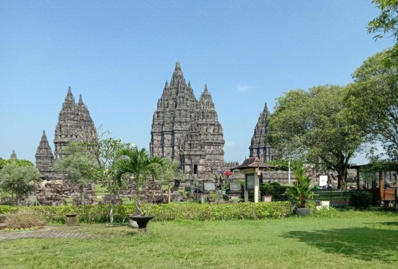 yogyakarta-explore-enjoy-sunset-at-prambanan-temple-tour