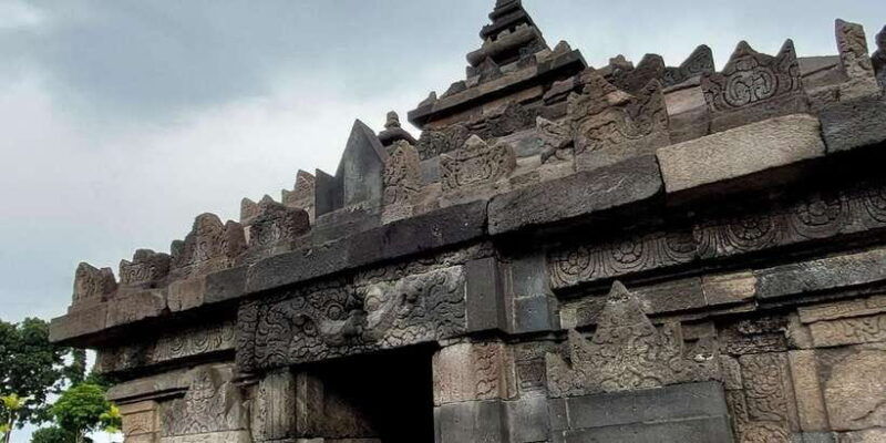 yogyakarta-explore-hidden-temple-and-prambanan