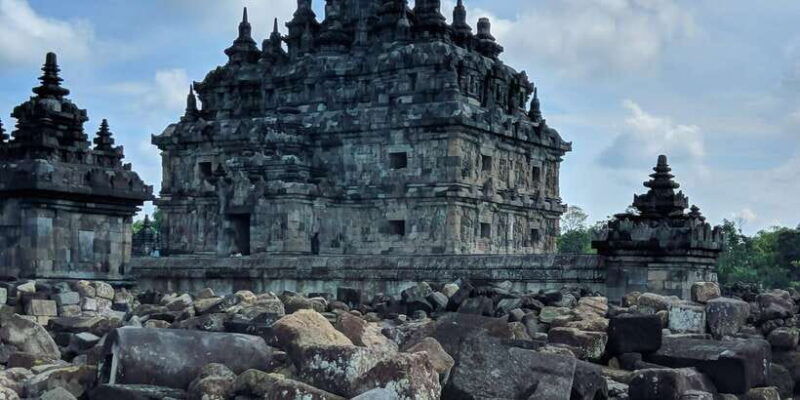 yogyakarta-explore-hidden-temple-and-prambanan
