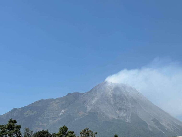 yogyakarta-explore-merapi-using-safari-jeep-with-pickup