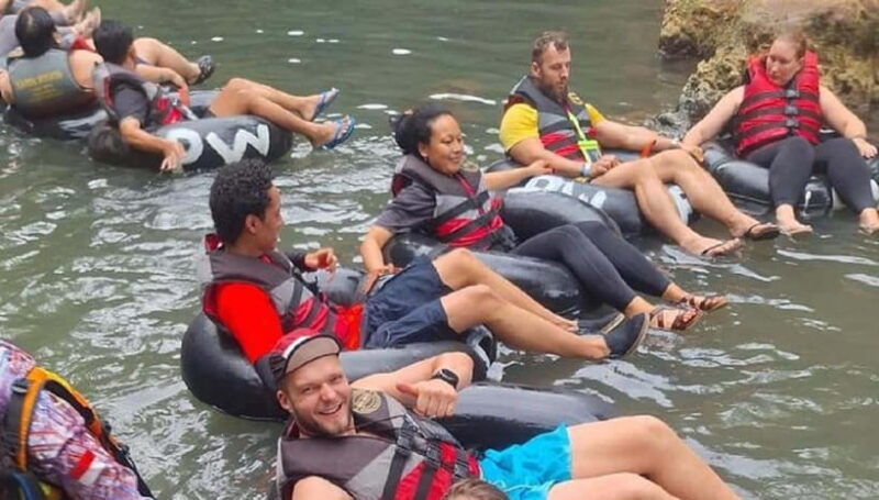yogyakarta-explore-pindul-cave-oyo-river-timang-beach
