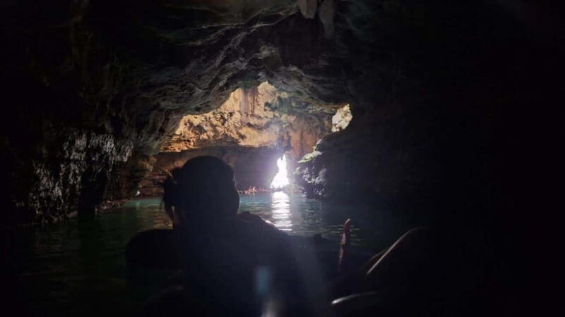 yogyakarta-explore-pindul-cave-oyo-river-timang-beach