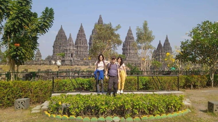 yogyakarta-explore-prambanan-tour-and-sewu-temple