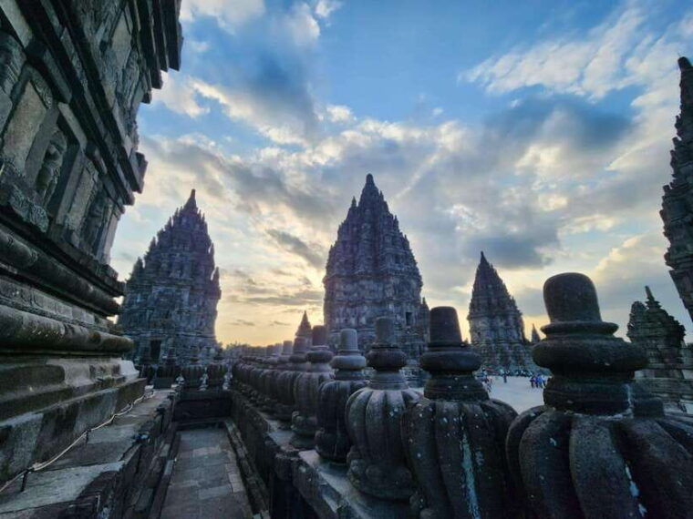 yogyakarta-explore-prambanan-tour-and-sewu-temple