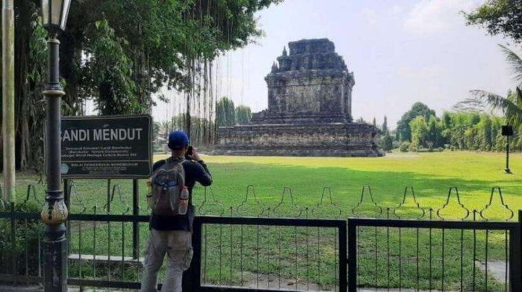 yogyakarta-explore-selogriyo-rice-fields-and-mendut-temple