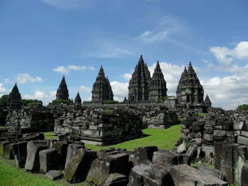 Yogyakarta : family tour to Borobudur + Prambanan + Guide - An In-Depth Look at the Java Temple Tour