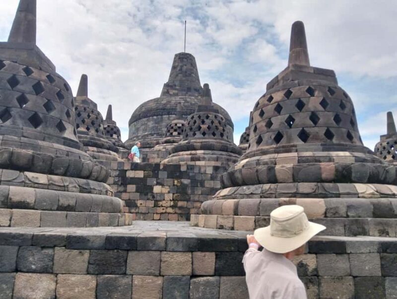 Yogyakarta: Guaranteed Borobudur Climb up Shared Guided Tour - The Itinerary Breakdown: What to Expect